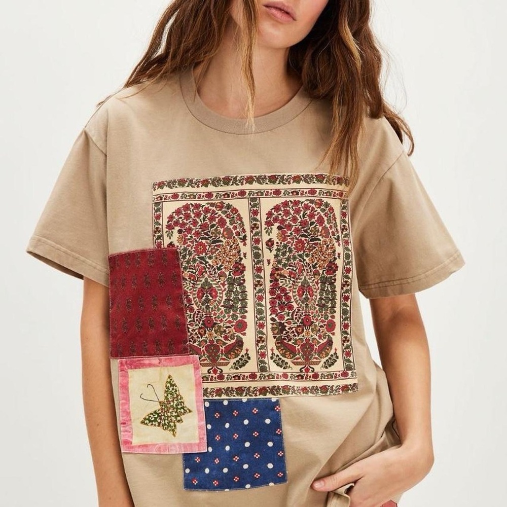 🍓🫐 Free People Beige Short Sleeve Tee with Patchwork Floral Panels 🫐🍓